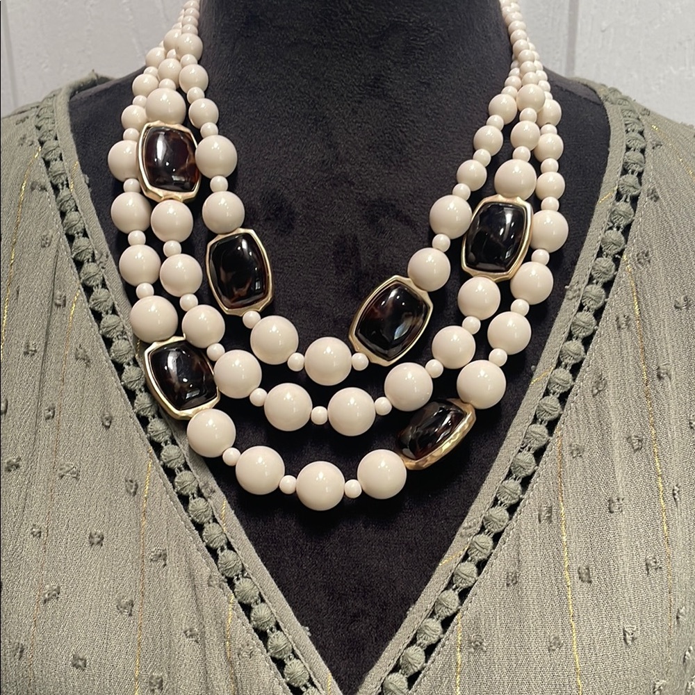 Elegant Black and White Beaded Necklace